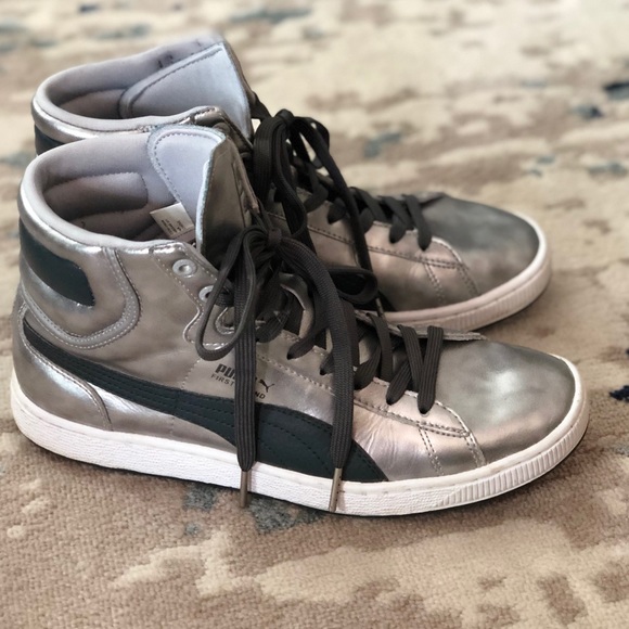 metallic silver pumas